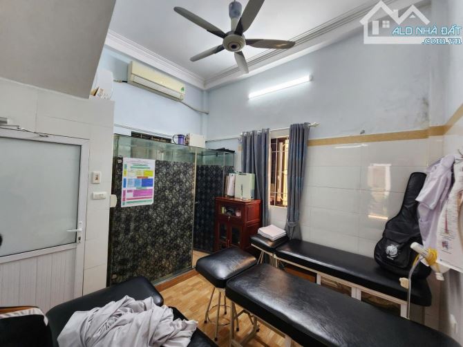 Nhà dân xây ôtô 7 chỗ đỗ cửa Phố An Dương Vương 36m2 - 2