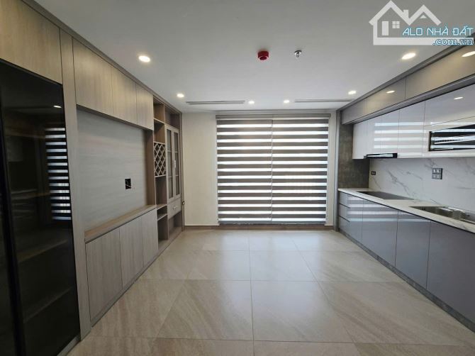 Bán nhà Hoàng Quốc Việt - Cầu Giấy , 65m2 , 7 tầng thang máy ô tô đỗ cửa giá 31 tỷ - 2