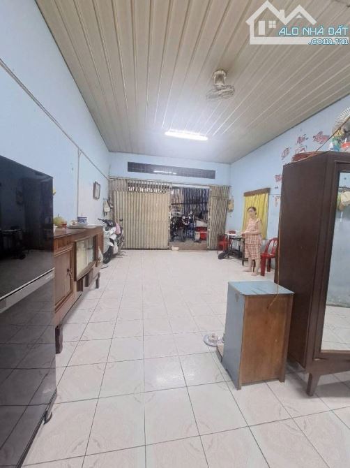 Nhà cấp 4 đường NGUYỄN VĂN QUÁ, phường ĐÔNG HƯNG THUẬN, Q12, dt 138m2 (6,5mx23m), Hẻm 5m - 2