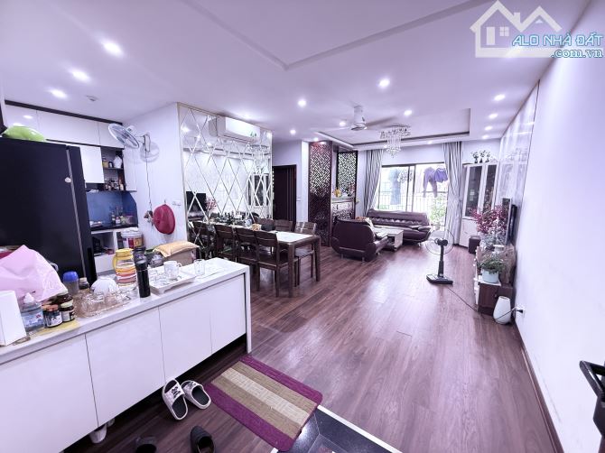 Bán CC Eco Lake View, Đại Từ 106m, 3PN giá 8.8 tỷ. Căn góc, tầng VIP đẹp, view phố bể bơi - 2