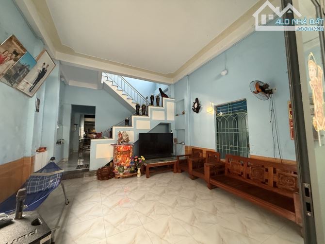 Bán nhà 2 tầng xây kiên cố, sẵn dòng tiền Trần Cao Vân, dt khủng 156m2, ngang 6m, sát biển - 2