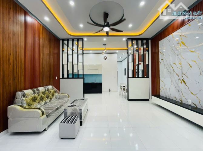 Nhà cấp 4 sổ hồng riêng, 2 phòng ngủ, ngay trung tâm ngã 3 mỹ hạnh - 2