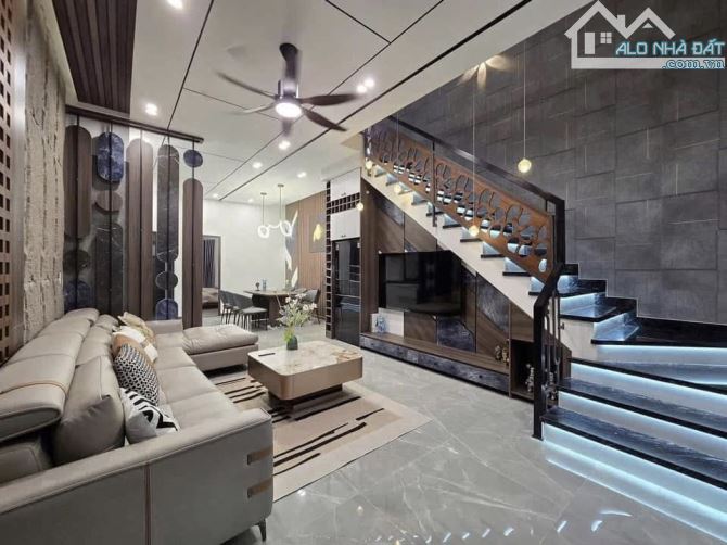 Cơ hội có ngay nhà đẹp ngay Tạ Hiện, Quận 2. Giá 6tỷ190/ Ngang 5-CN 100m2. Sổ trao tay CC - 2