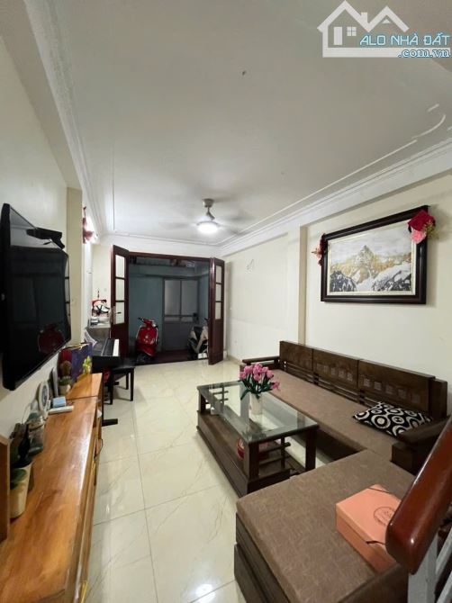 Gần Hồ Đền Lừ, tt Hoàng Mai 5tầng 3pn đẹp ở luôn hơn 7 tỷ - 2