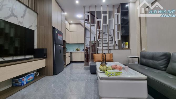 NHÀ 5 TẦNG HOÀNG HOA THÁM – 35M² – BA GÁC ĐỖ CỬA – CHỈ 6 TỶ - 2