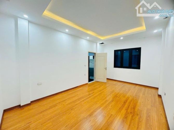 Nhà đẹp Văn Hương, lô góc full nội thất. Ngõ to nông rộng - 2