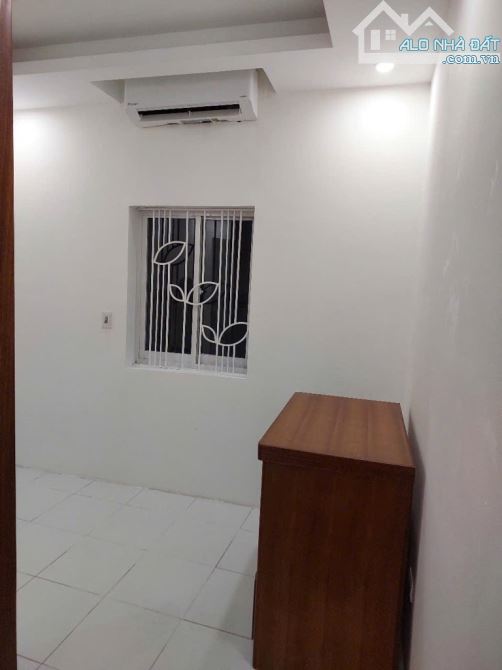 🏫NGAY GẦN PHỐ - CÁCH 1NHÀ RA Ô TÔ  - NGÕ THÔNG TỨ TUNG  - 3 BƯỚC CHÂN RA CHỢ,TRƯỜNG... - 2