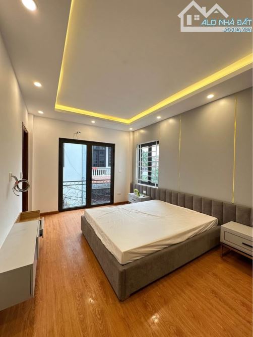 BÁN NHÀ LIÊN MẠC - 32M2 - 5 TẦNG - VIEW HỒ - GIÁ 5,3 TỶ. NGÕ THÔNG, Ô TÔ ĐỖ CỔNG - 2
