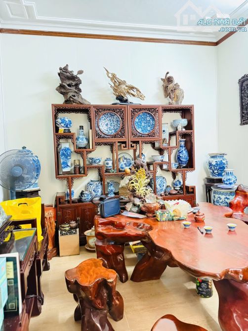 Cần Bán Gấp , Biệt Thự Tân Cổ Điển 3 Tầng tại Lạc Long Quân , Phân Lô , Oto Tránh - 2