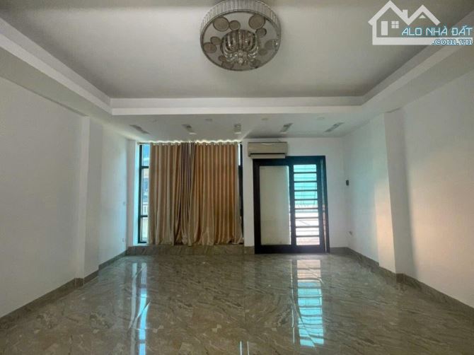 PHÂN LÔ -BÀN CỜ -Ô TÔ CHẠY VÒNG QUANH -PHỐ NGHĨA TÂN -QUẬN CẦU GIẤY---35 m2-6 TẦNG -SỔ VUÔ - 2