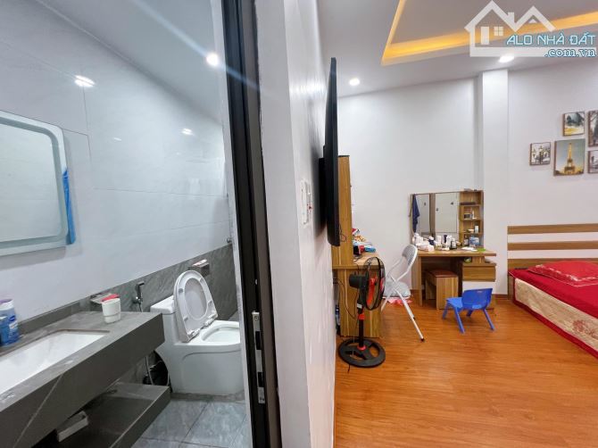 Chính chủ bán căn chung cư tòa CT18 Việt Hưng - 76m tầng 5 full đồ 2PN 2WC - giá 4tỷ35 - 2