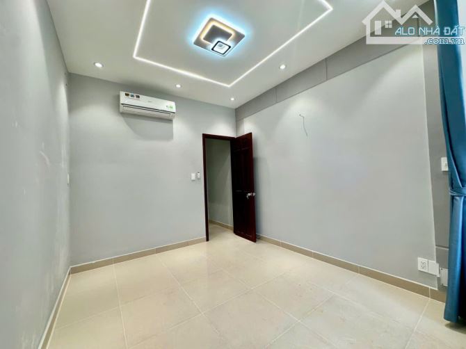 Bán gấp nhà Đồng Đen, khu VIP Tân Bình hẻm ô tô, 4 tầng BTCT, 40m, chỉ 6.x tỷ, sổ hồng. - 2