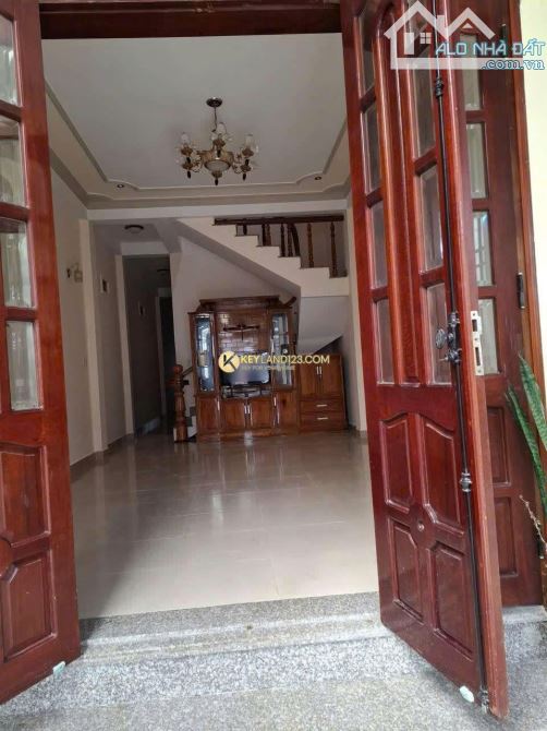 nhà ngộp dt: 97m2 Giá : 6,8 tỷ , trung tâm đà lạt , đường oto - 2