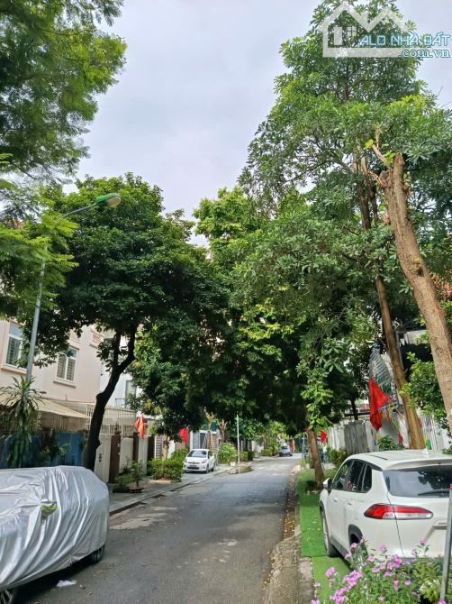 MỘ_LAO SIÊU PHẨM BT - DT 135M2 - 2 MT RỘNG THOẢI MÁI - GẦN HỒ - ĐẲNG CẤP - AN NINH ĐỈNH - 2