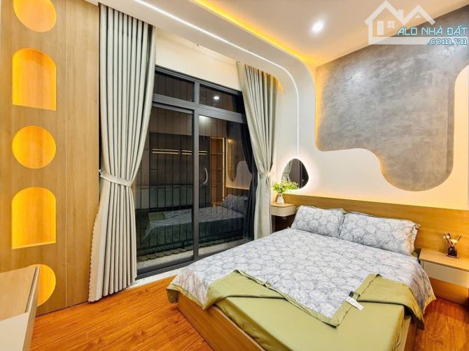 CHỈ 8.8 TỶ - NHÀ QUẬN 7 HẺM XE HƠI - LÔ GÓC 2 MẶT TIỀN - 4 TẦNG THANG MÁY - FULL NỘI THẤT - 2