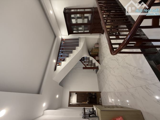 Nguyễn Văn Cừ - 51m 5T mt 4.6m - Ngõ ô tô thông - 30m bãi ô tô - 5p ngủ - ô chờ thang máy - 2