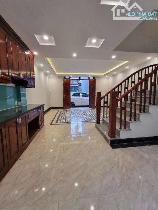 BÁN NHÀ THẠCH BÀN-43m2-NHỈNH 8 TỶ-NỘI THẤT XỊN-GIÁ ĐẸP-Ô TÔ THÔNG-GẦN Ô TÔ TRÁNH - 2