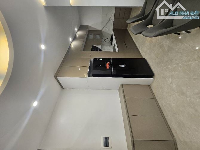 Nhà mới Lô góc Trần Duy Hưng 53,6m² x 5T, thang máy, ngõ thông rộng, giá hấp dẫn 13,3 tỷ - 2