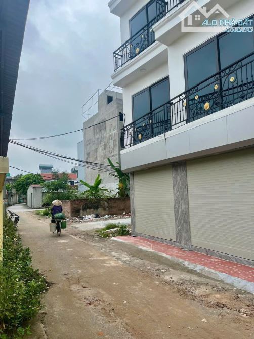 Chỉ  4 tỷ tý  nhà mới toanh Yên Nghĩa , Hà Đông - ô tô đỗ cửa - full nội thất - tổng 6 ngủ - 2