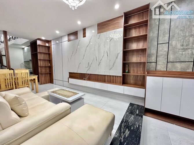 Có 102! Trường Chinh, ngõ 2,5m, rộng, thoáng, nhà đẹp, ở ngay. 44mx5T. Chỉ 8,5 tỷ - 2