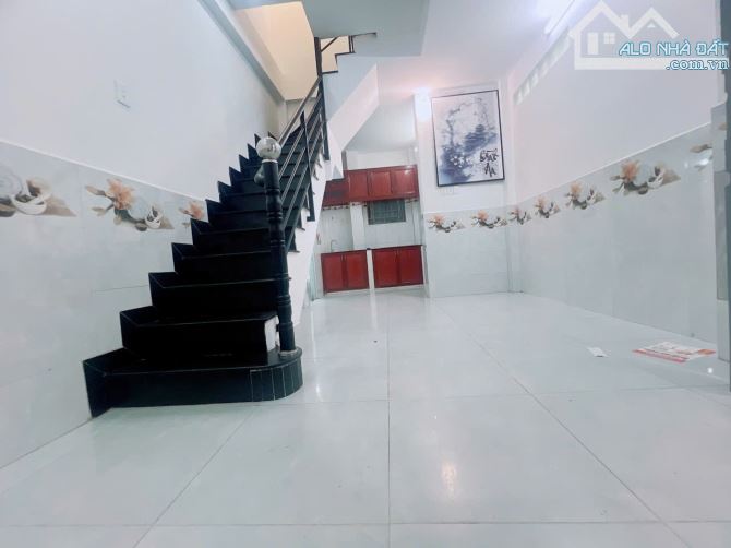 Cách 1 căn nhà ra mặt tiền xe hơi Q4  Ngang 3.5 dài 7 HƠN 2 TỶ - 2