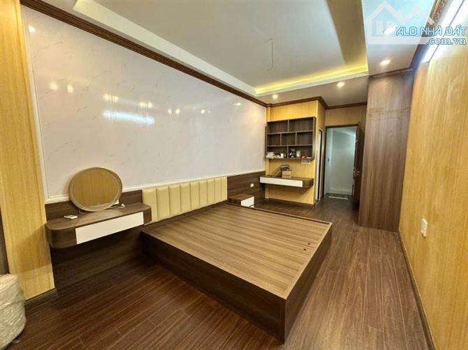 5. 💎 Hoàng Mai – Nhà 5 Tầng Mới, Nội Thất Xịn – Ngõ Ba Gác, Gần Ô Tô -Giá 7.45 Tỷ - 2