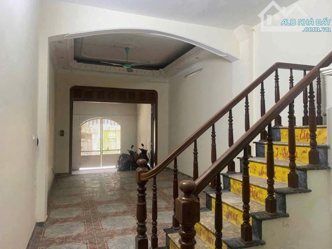 Cho thuê nhà nguyên căn ngõ 62 Mai Động, 72m2 - 4 tầng - 4 phòng - 3 wc  16,5 triệu - 2