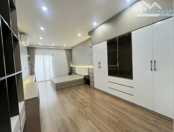 BÁN NHÀ HỒNG TIẾN LONG BIÊN, TẶNG NỘI THẤT CHẤT, THANG MÁY, GẦN PHỐ 56M2, 11.X TỶ - 2
