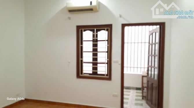 Cho thuê nhà nguyên căn ngõ 102 Định Công Thượng, 55m2 x 4 tầng, 4 ngủ, 3 wc,  14 triệu - 3