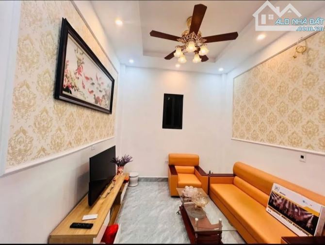 SIÊU RẺ, HƠN 8 TỶ - 73M BÁN ĐẤT TẶNG NHÀ CHỢ NGỌC THỤY, LONG BIÊN - NGÕ THÔNG, GẦN Ô TÔ, B - 3