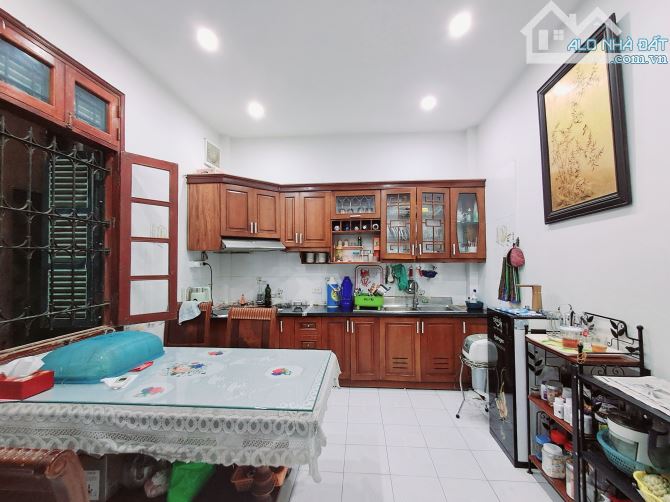 SIÊU HOA HẬU NGUYỄN KHANG CẦU GIẤY NHÀ RỘNG ĐẸP XÂY 5TẦNG GIÁ 31 TỶ - 3