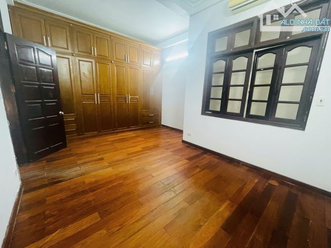 Bán nhà khu Hoàng Quốc Việt 70m, ô tô vào nhà, giá 20.5 tỷ - 3