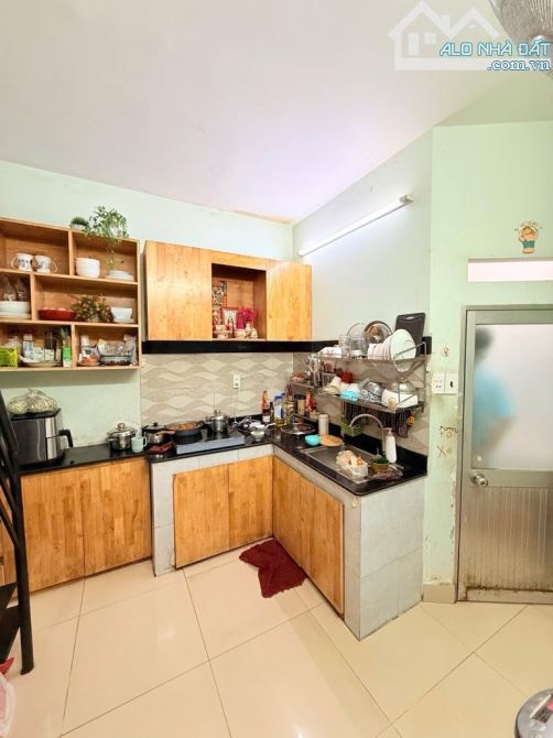 TRẦN THỊ TRỌNG - TÂN BÌNH - HXH ĐỔ CỬA - 34 M2 - 2 TẦNG - GIÁ 3.XX TỶ - 3