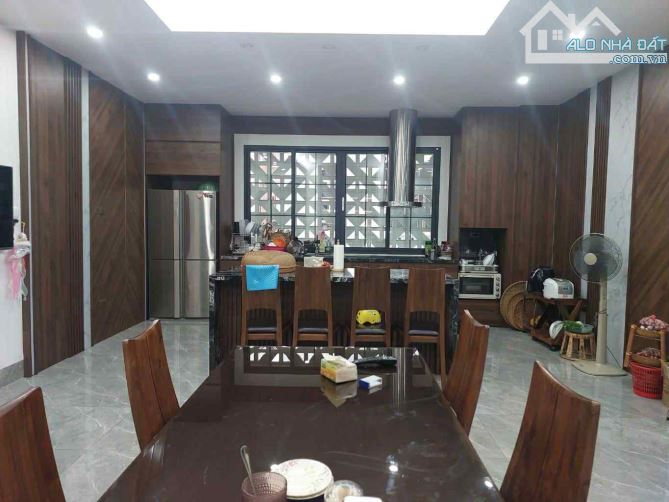 bán nhà Nguyễn Văn Cừ, 118m x 5 tầng, mặt tiền 5.5m, thang máy, gara, kinh doanh - 3