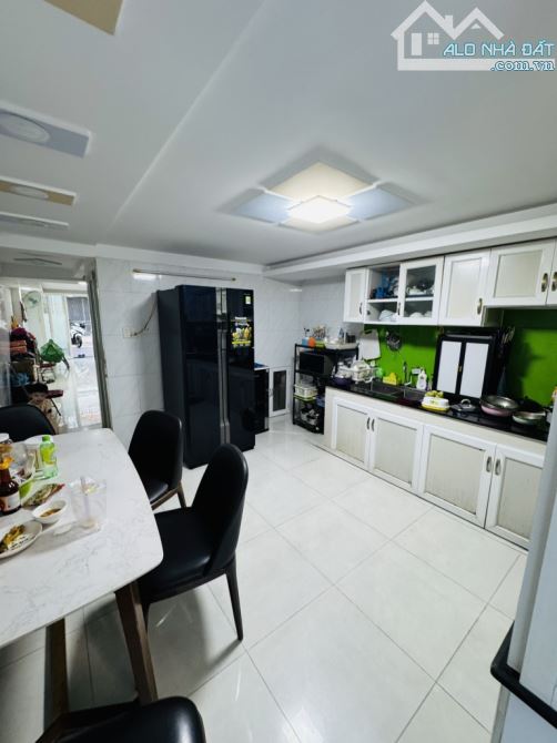 Nhà Đẹp 4 Tầng - Mặt Tiền Bình Phú - 72M2 - 14.4 Tỷ - Quận 6. - 3