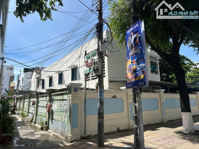 Bán nhà hẻm đường Hoàng Diệu cách biển 450m- Ngang 7,5m - 3