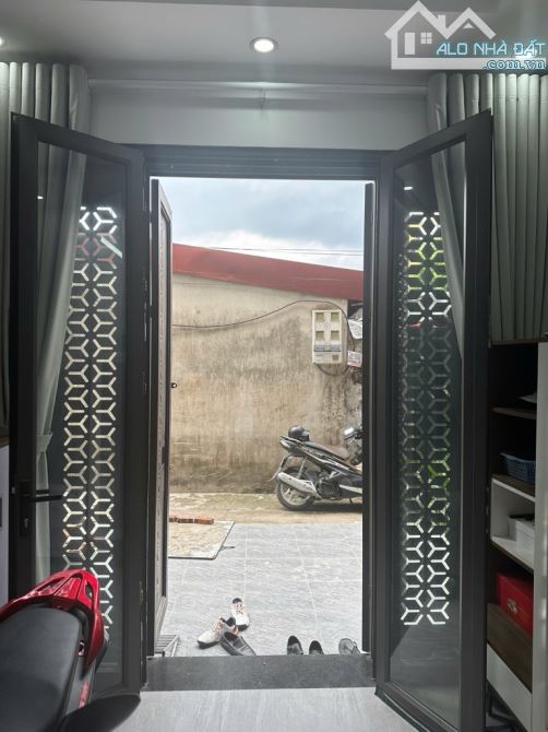 Hoàng Mai . Đền Lừ - 5 Tầng Mới - VF3 Đỗ Cửa - Nhỉnh 7 Tỷ - 3