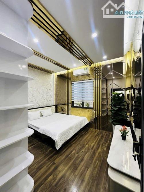 BÁN NHÀ NGUYỄN CHÍ THANH, 19.5 TỶ, 45M2, PHÂN LÔ, Ô TÔ TRÁNH, NGÕ THÔNG, NHÀ ĐẸP NT XỊN - 3