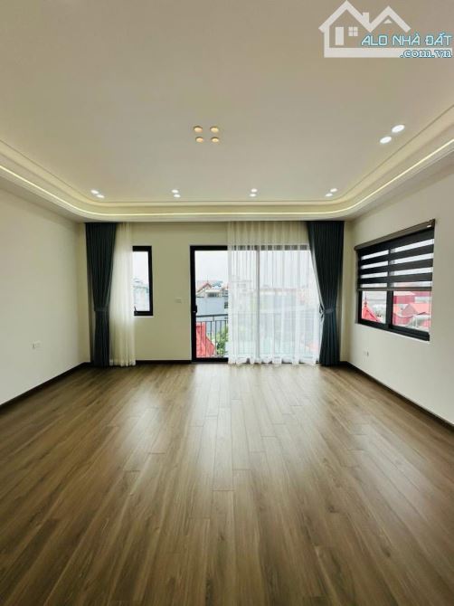 BÁN NHÀ PHÂN LÔ Ô TÔ TRÁNH PHỐ NGỌC KHÁNH - 45M2 - 3.7M MẶT TIỀN - 16.5 TỶ - HÀNG XÓM VTV - 3