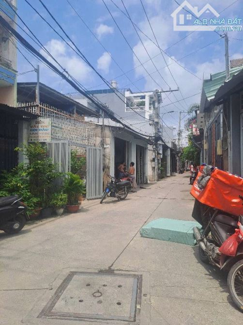 Nhà cấp 4 đường NGUYỄN VĂN QUÁ, phường ĐÔNG HƯNG THUẬN, Q12, dt 138m2 (6,5mx23m), Hẻm 5m - 3