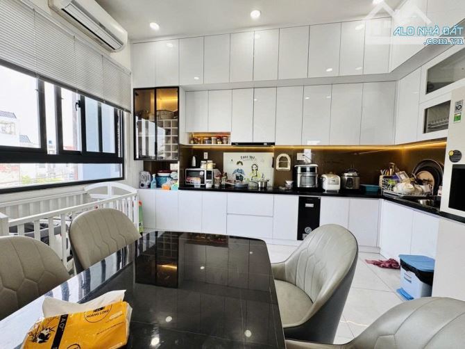 Nhà 5 tầng CÓ THANG MÁY Mặt tiền đường TCH3 phường TCH Q12 dt 69m2 (4,8mx14m) Đường 6m - 3