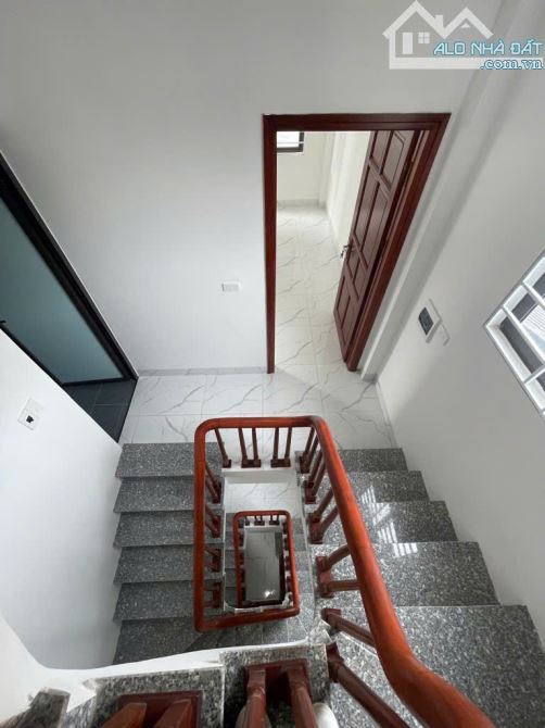 Biên Giang, HĐ, Nhà mới 5 tầng, 33m2, Lô góc, gần Hồ cực mát, ô tô tránh đỗ 20m, nhỉnh 3tỷ - 3