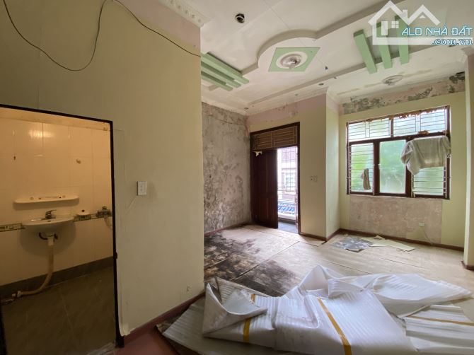 Bán đất tặng nhà 4 tầng mặt đường Miếu Hai Xã gần Hồ Sen - 3