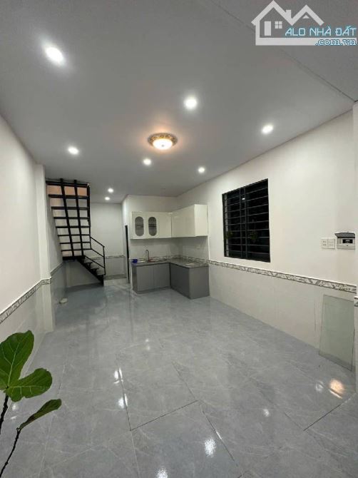 NHÀ ĐẸP Phú Thọ Hoà Ở NGAY DT 4mx8m, trệt 1 lầu 2 PN 2 WC -Giá 3️⃣Ty2️⃣ - 3