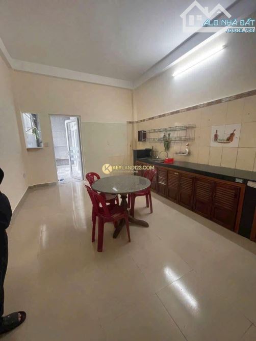 nhà ngộp dt: 97m2 Giá : 6,8 tỷ , trung tâm đà lạt , đường oto - 3