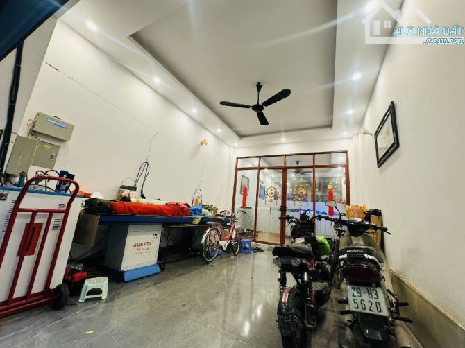Biệt thự Yên Viên- Gara ô tô- ô tô tránh- 79.9M - 3