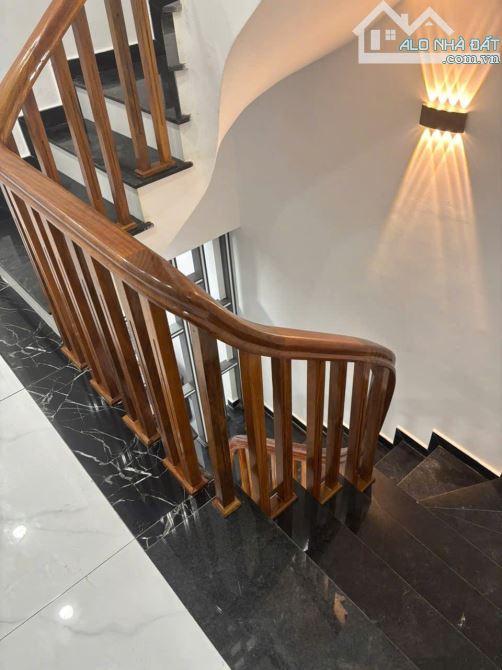 ĐÔNG MỸ CHỈ 30M RA ĐƯỜNG NHỰA 46.5M 4 TẦNG MỚI CHỈ VIỆC UP ĐỒ VÀO Ở GIÁ 5,5 TỶ - 3