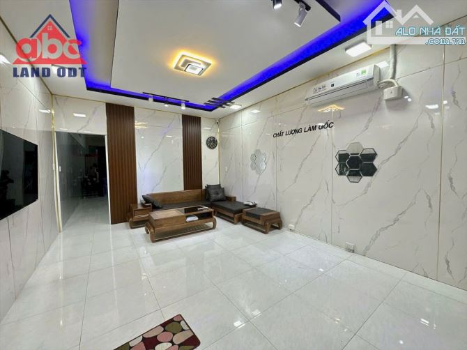Bán nhà mặt tiền 1 trẹt 1 lầu sổ riêng thổ cư p. Long Bình - 3