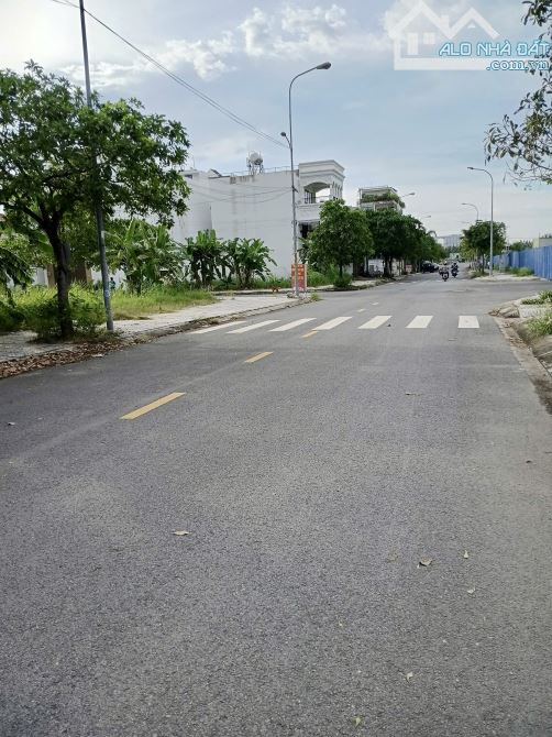 Cho thuê nhà phố 3 pn rộng rãi thích hợp ở kết hợp làm cty giá cho thuê 16 triệu - 3
