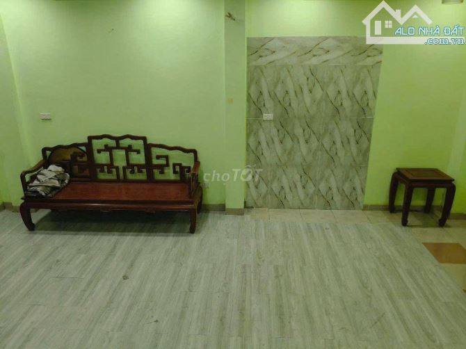 Cho thuê nhà nguyên căn ngõ Nguyến Ngọc Vũ, Trung Hoà, Cầu Giấy. DT 40m x 5 tầng, giá 16tr - 3